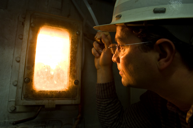 Employees of an incineration plant